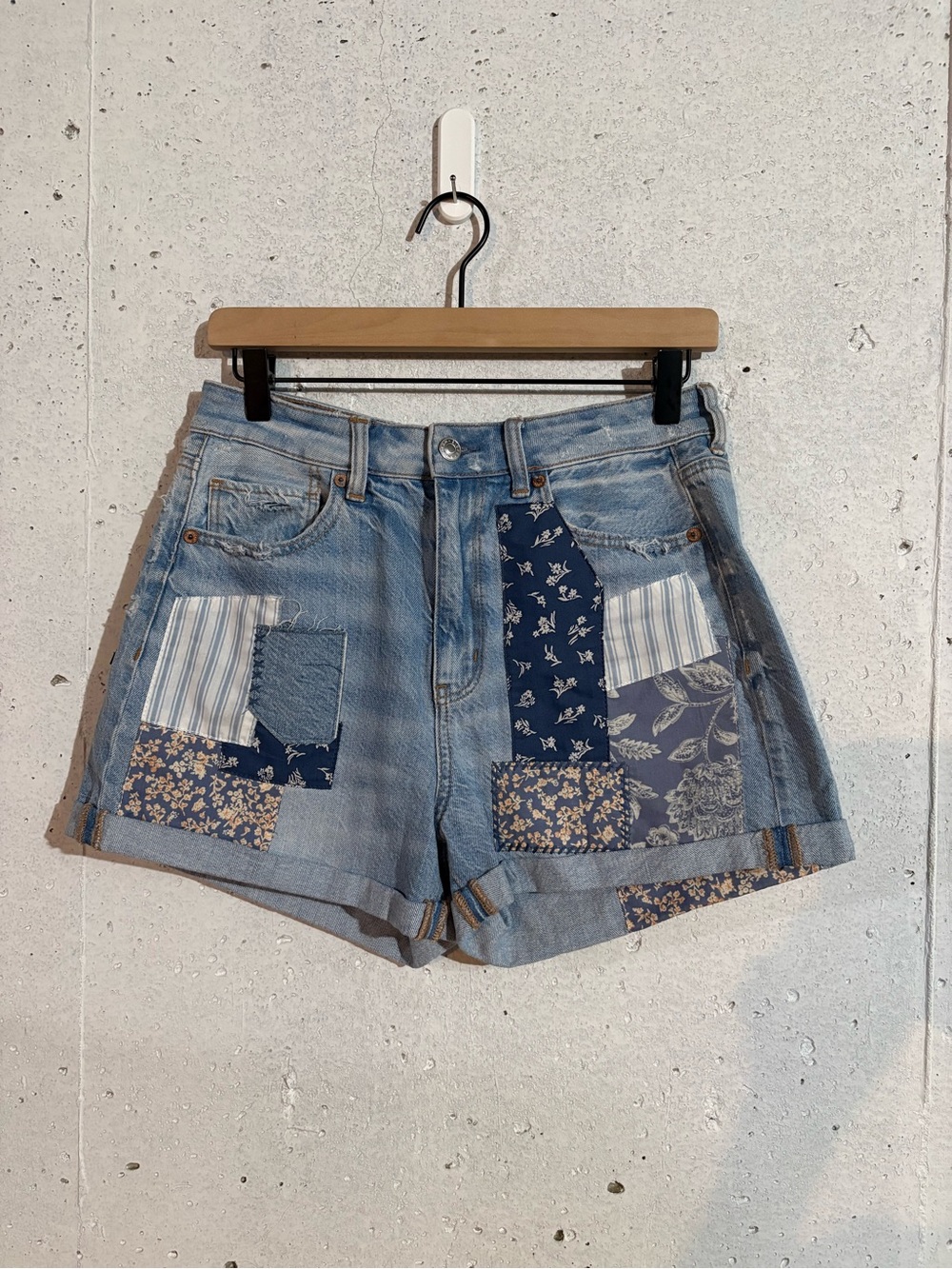 American Eagle Patchwork Denim Mom Short | Size: 6